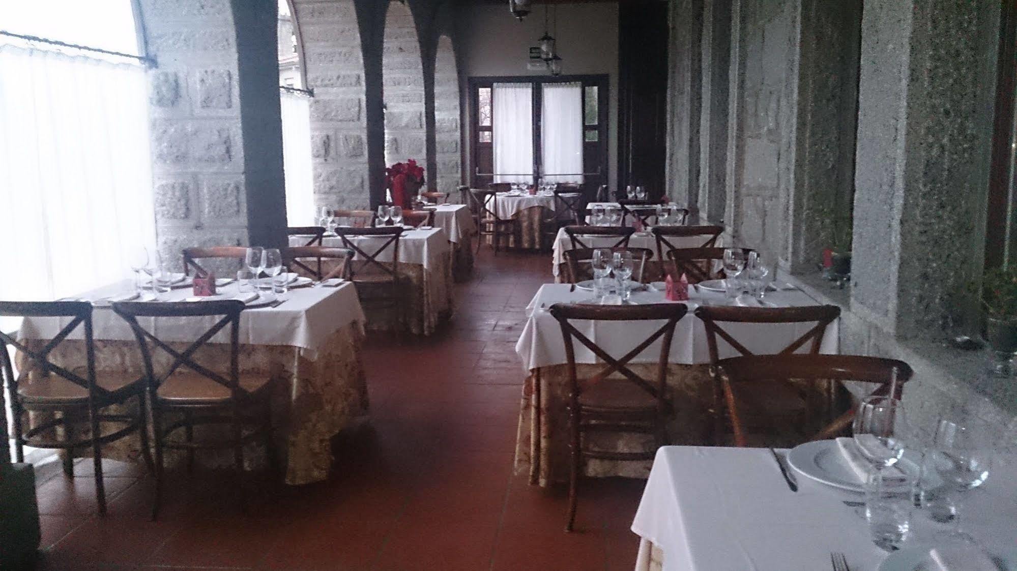 Posada Real Restaurante El Linar Del Zaire Burgohondo Bagian luar foto