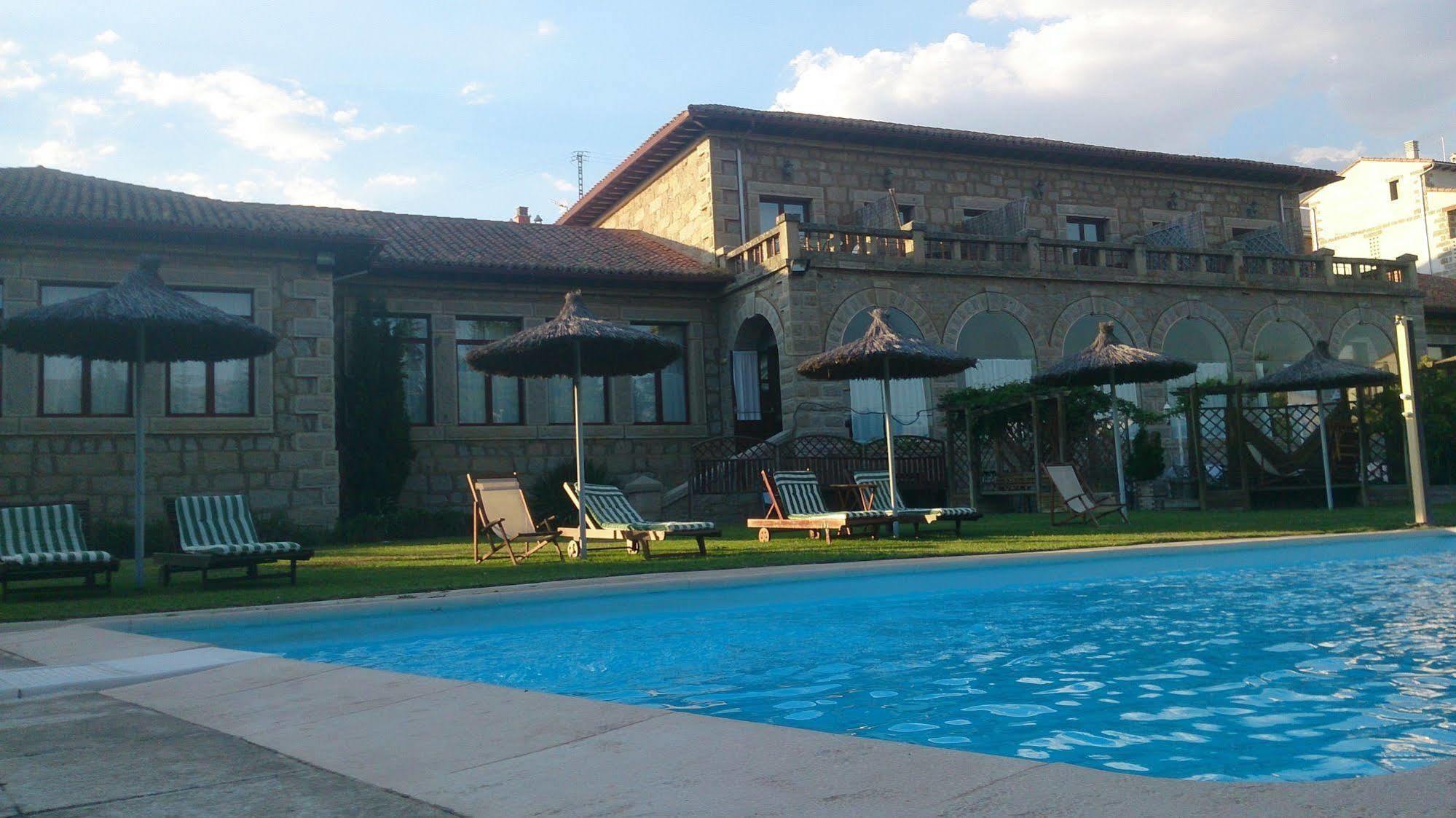 Posada Real Restaurante El Linar Del Zaire Burgohondo Bagian luar foto